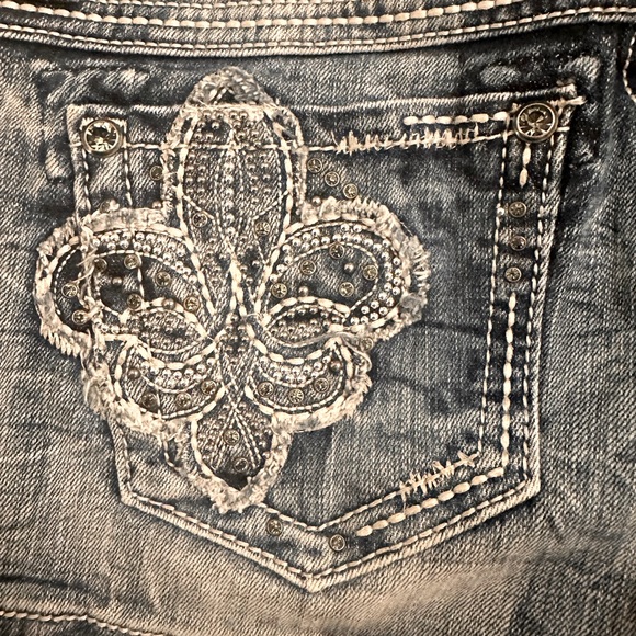 Miss Me Embellished Jean Shorts - size 28 - Picture 3 of 8